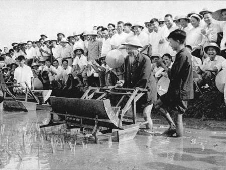 Tăng cường giáo dục và rèn luyện đạo đức cách mạng cho cán bộ, đảng viên theo tư tưởng Hồ Chí Minh trong giai đoạn hiện nay